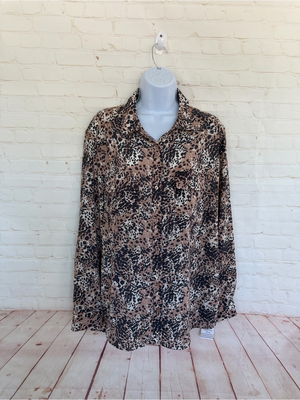 NWT OPHELIA ROE CHEETAH PRINT BUTTON FRONT TOP SHIRT XL LARGE, LONG SLEEVE